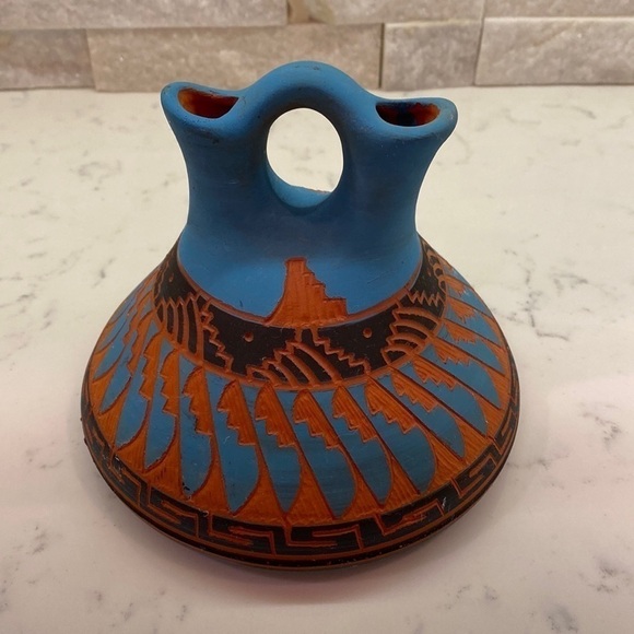 Pottery Hand Etched Wedding Vase.Red clay and powder blue and black color - Picture 3 of 8